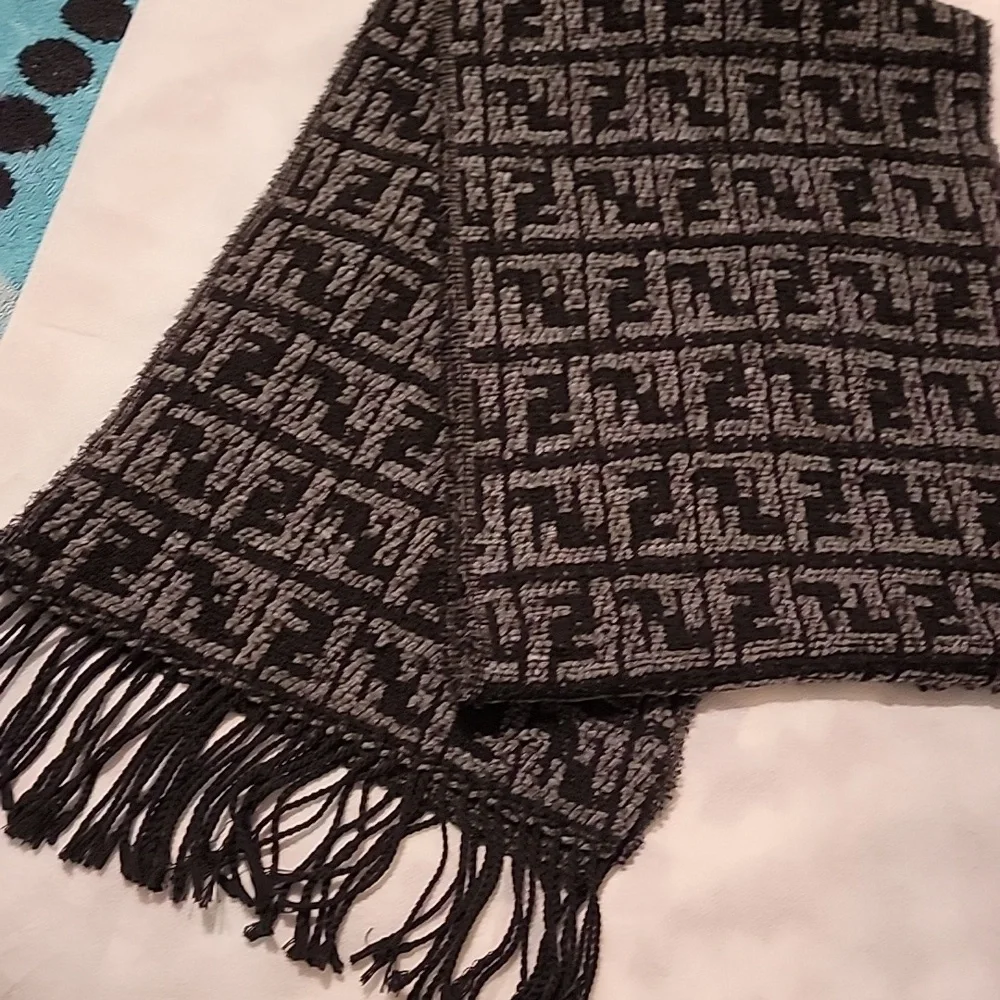 Authentic Fendi Scarf - Picture 4 of 5